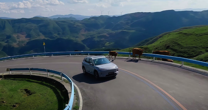 Perjalanan Jauh Jadi Pendek! Mobil Ini Bikin Road Trip Makin Nyaman & Nagih